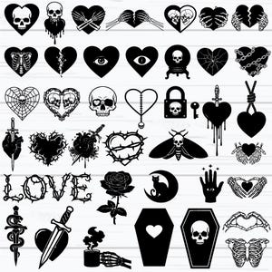 Puede incluir: Una colección de ilustraciones góticas en blanco y negro. Los diseños incluyen calaveras, corazones, rosas, un gato en una luna creciente, una mano con un ojo, un ataúd y la palabra "LOVE".
