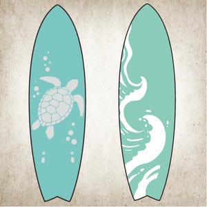Może przedstawiać: Dwie turkusowe deski surfingowe z białymi wzorami. Jedna deska surfingowa ma wz&oacute;r ż&oacute;łwia morskiego, a druga wz&oacute;r fali.