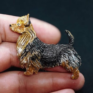 オーストラリアンテリアのリアルなブローチ/ペンダント/ショークリップ（犬用ギフトショードッグの小さなライオンデザイン）/