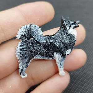 アイスランドシープドッグのリアルなブローチ/ペンダント/ショークリップ（犬用ギフトショードッグの小さなライオンデザイン）/