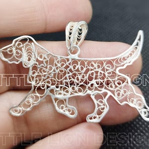 Basset fauve de bretagne esterlina/broche de prata vermeil de ouro (/broche de colar de pino presente de ouro para cachorro fiigree)/