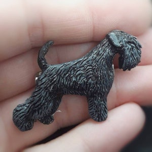 ミニシュナウザーのリアルなブローチ/ペンダント/ショークリップ（犬用ギフト ショードッグ 小さなライオンデザイン）/