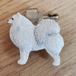 サモエドのリアルなブローチ/ペンダント/ショークリップ（犬用ギフトショードッグの小さなライオンデザイン）/