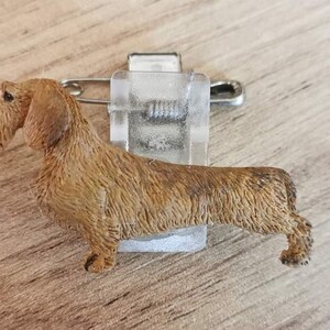 ダックスフントワイヤーリアルブローチ/ペンダント/ショークリップ（犬ギフトショードッグ小さなライオンデザイン）/