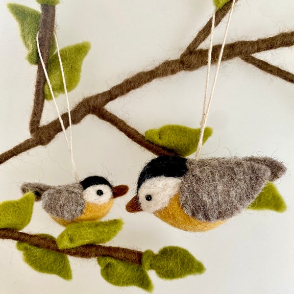 2er Set kleine gelb schwarze Vögelchen - Anhänger aus Filz, Filzdeko Frühling / Ostern / Weihnachts-Deko - 2 Stück, fair trade handmade