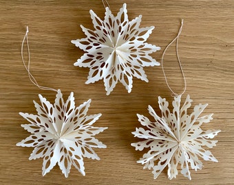 Schneeflocke Sterne aus Papier Papiersterne (3x klein) oder (3x mittel/groß) Papierornamente Aufhängen Weihnachts-Deko