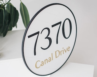 Letrero redondo con número de casa: placa de dirección de madera blanca