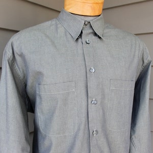 newer vintage -Acorn- Men's long sleeve shirt. Spearpoint, blind button down collar. Retro styling. Sharkskin. Extra Large. Made in Italy