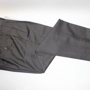 newer -Samuelsohn- Men&#39;s pleat front trousers.  Multi-color micro houndstooth on Gray - 100% Wool. Tapered leg. 36&quot; waist. Made in Canada