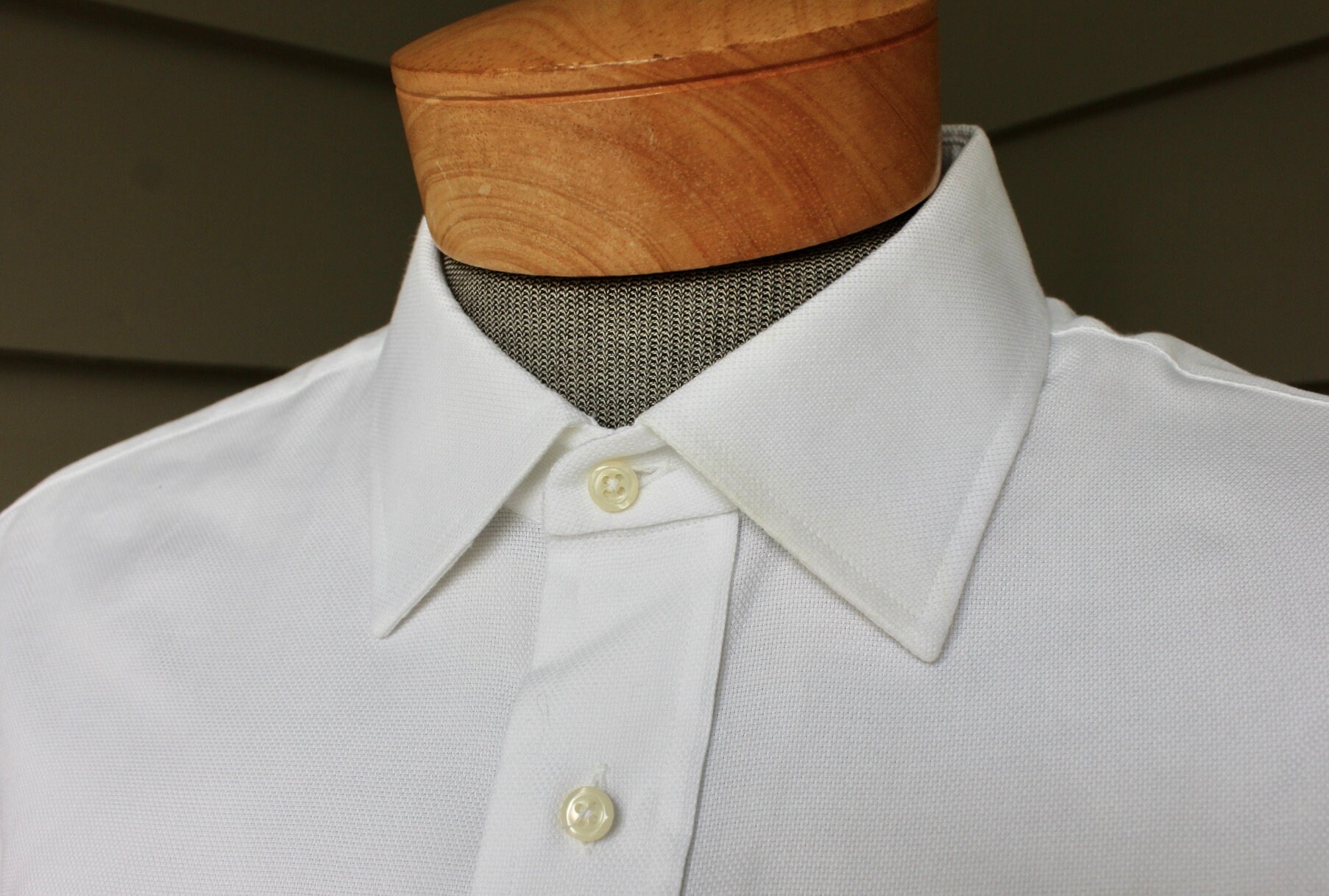 newer vintage -Gitman GOLD- Men's dress shirt. Like 'New'. Pure White Oxford cloth - Loose weave. Cotton. Extra Large - 17 x 34. Made in USA newer vintage -Gitman GOLD- Men's dress shirt. Like 'New'. Pure White Oxford cloth - Loose weave. Cotton. Extra Large - 17 x 34. Made in USA