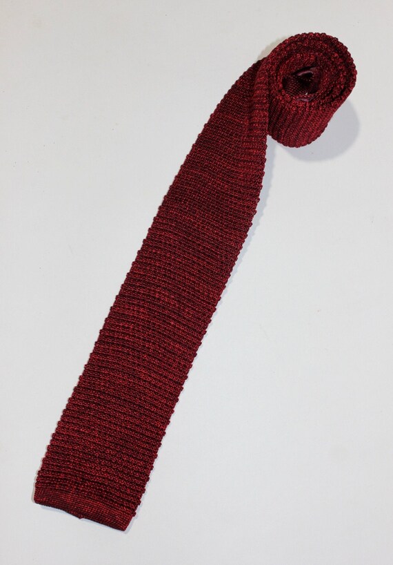 newer vintage -The Tie Bar- Men's knit neck tie. A