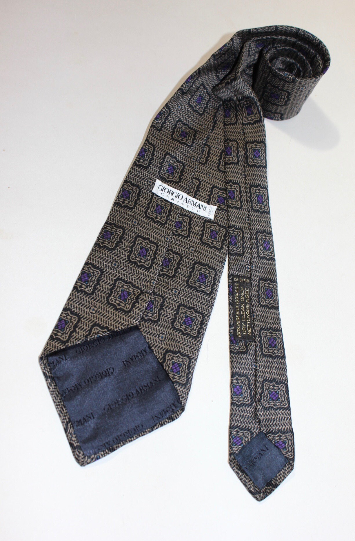 Vintage -giorgio Armani- Men's Neck Tie. Medallion Print
