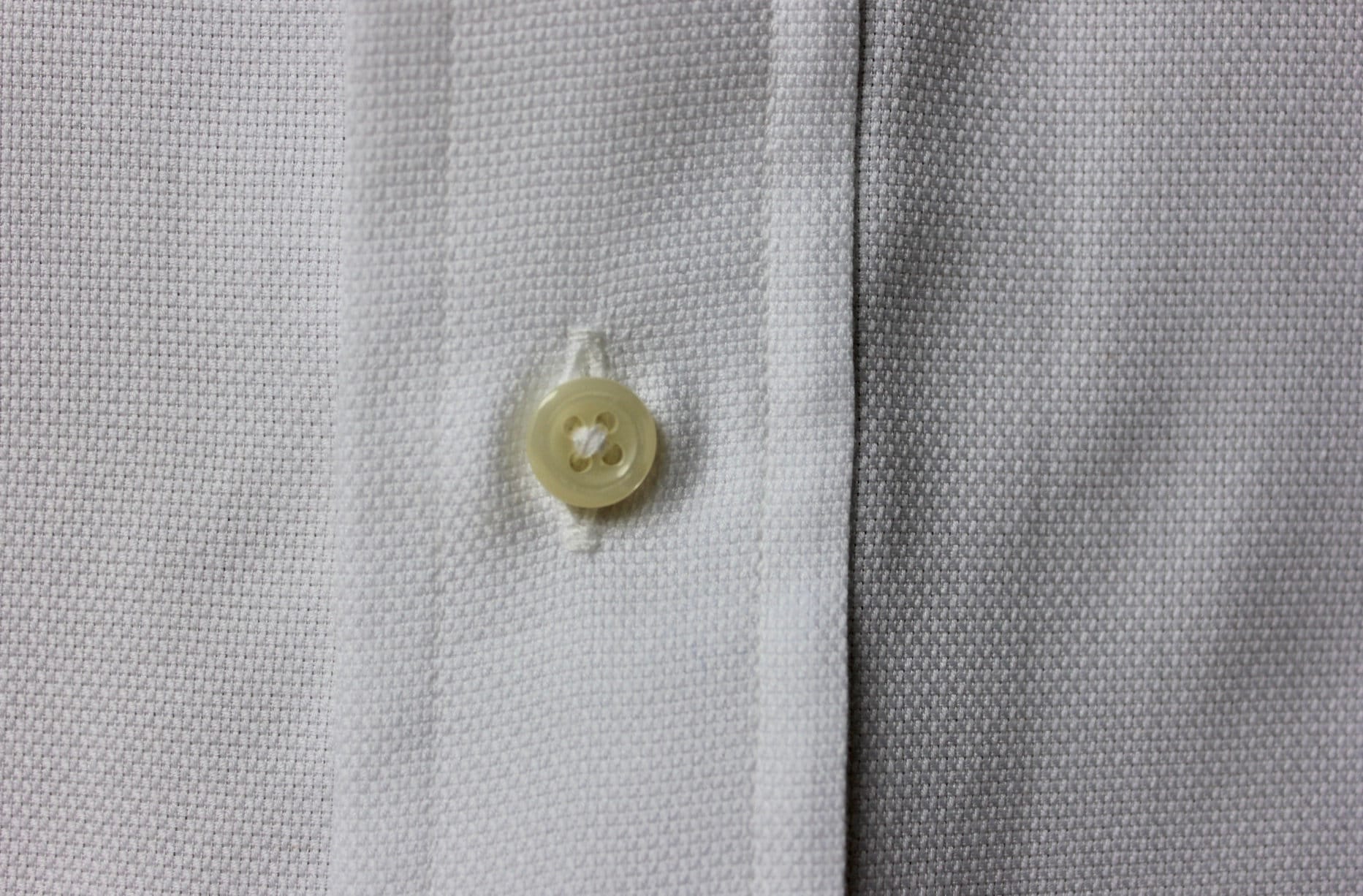 newer vintage -Gitman GOLD- Men's dress shirt. Like 'New'. Pure White Oxford cloth - Loose weave. Cotton. Extra Large - 17 x 34. Made in USA newer vintage -Gitman GOLD- Men's dress shirt. Like 'New'. Pure White Oxford cloth - Loose weave. Cotton. Extra Large - 17 x 34. Made in USA