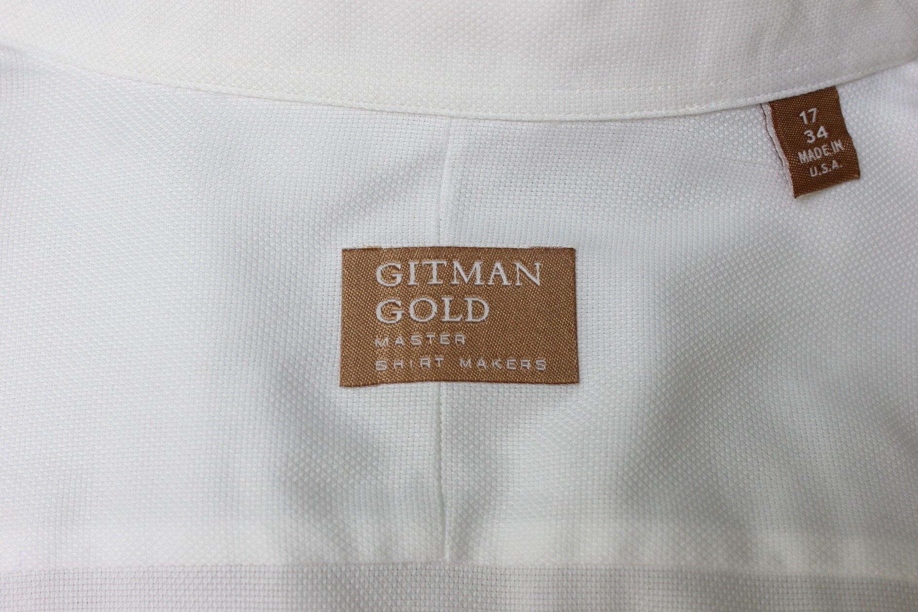 newer vintage -Gitman GOLD- Men's dress shirt. Like 'New'. Pure White Oxford cloth - Loose weave. Cotton. Extra Large - 17 x 34. Made in USA newer vintage -Gitman GOLD- Men's dress shirt. Like 'New'. Pure White Oxford cloth - Loose weave. Cotton. Extra Large - 17 x 34. Made in USA