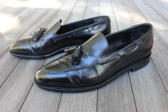 vintage 1990's -Johnston & Murphy- Men's tassel loafers. Slip-on, low vamp. Imported leather in Black. Size 11 C. Great condition!