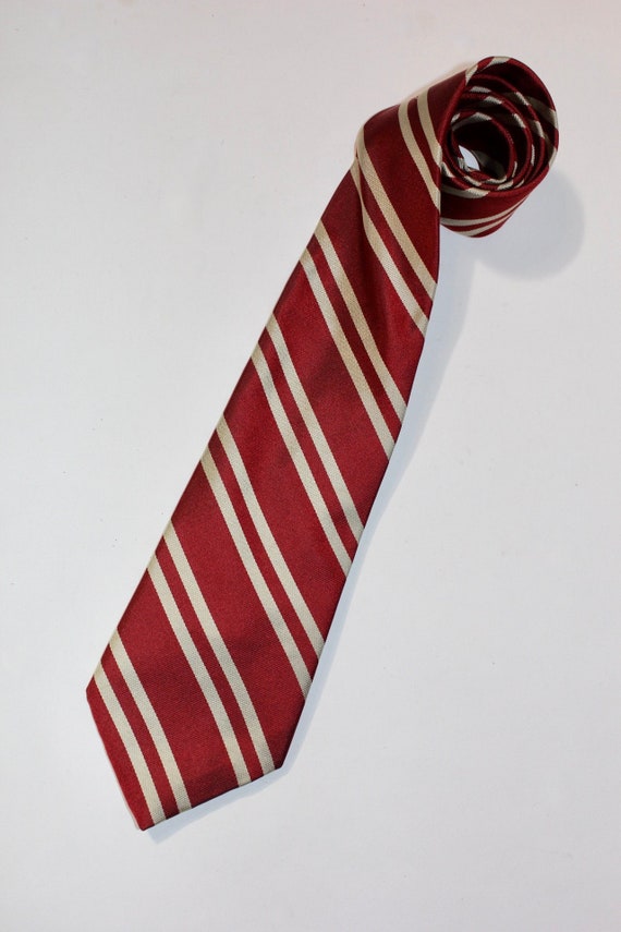 newer vintage -Rah Rah Ties- Men's neck tie. All S