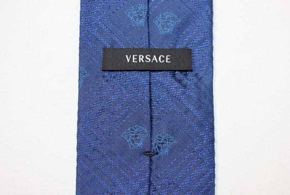 newer vintage -Versace- Men's neck tie. All Silk.… - image 5