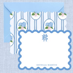Ausgebogter Rand personalisiertes Briefpapier-Set Personalisiertes Hortensien-Briefpapier Monogramm überbacken Notecard Preppy Blue Floral Briefpapier