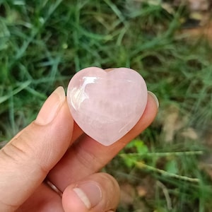 Rose Quartz Heart: Your Love Magnet Awaits (30mm)