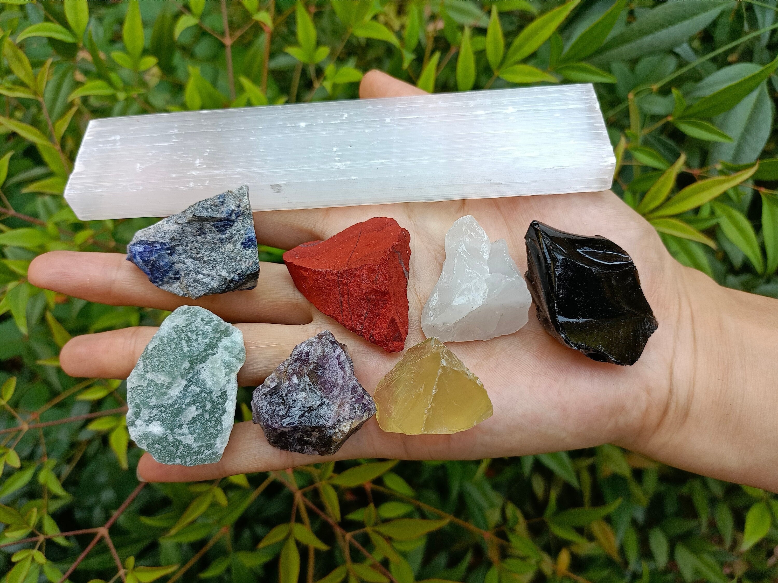 Buy Deluxe Healing Crystals In Wooden Box - 7 Chakra Set Tumbled & Raw - Foto 11