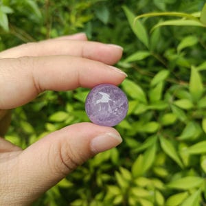 Esfera de cristal de amatista clara: piedra curativa (20-25 mm)