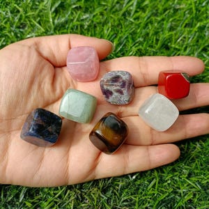Kristallen kubusset met zeven chakra's