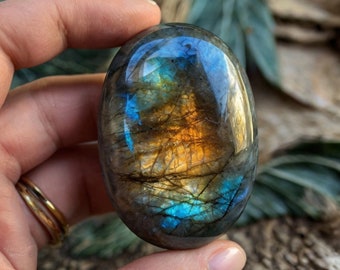 Flashy Blue Labradorite Palm Stone: Polished Healing Crystal