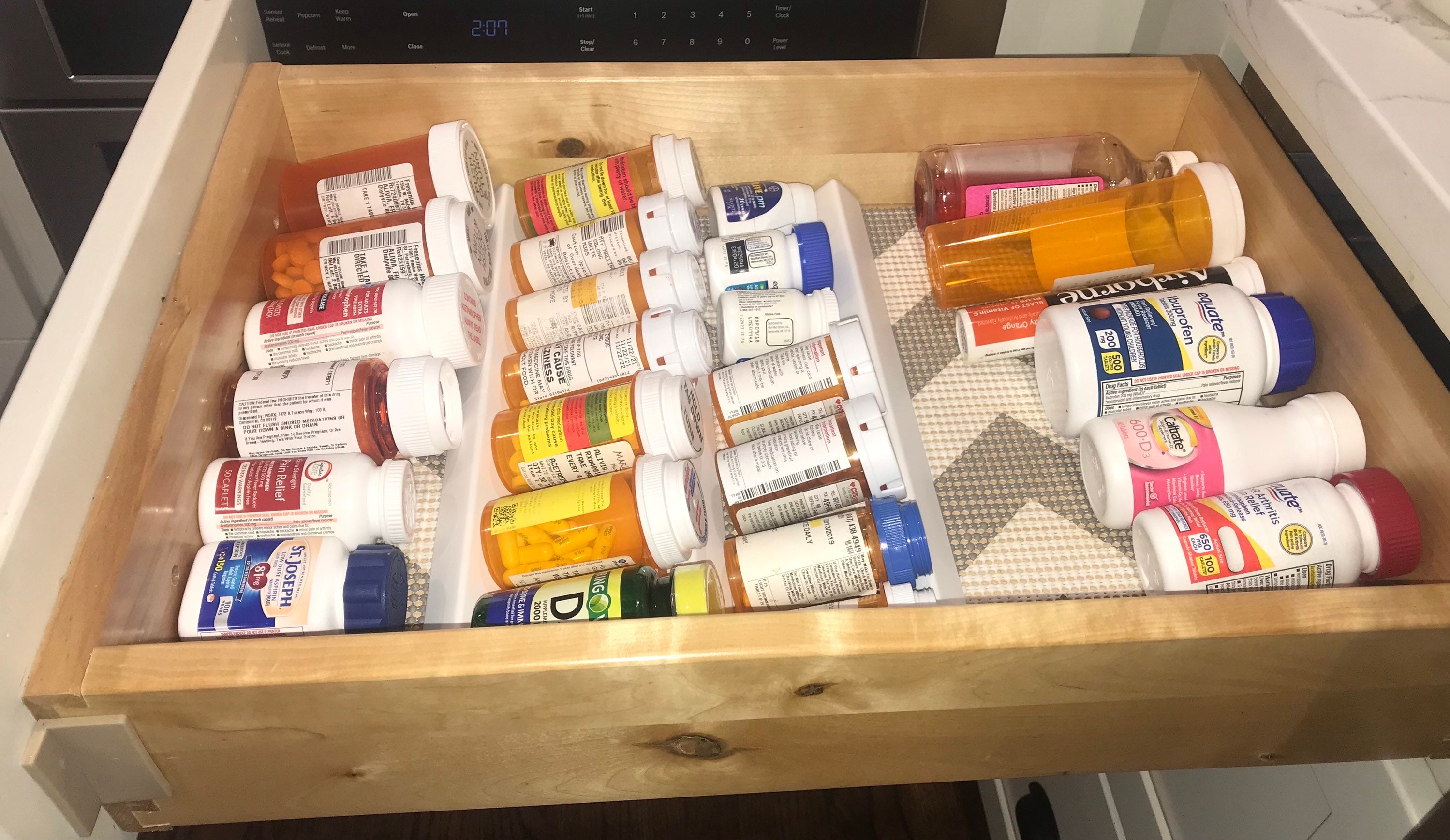 Custom Medicine Drawer Organizer, Pill Bottle Drawer Separator, DIY Home  Storage System, Organize Declutter Home Cleaning 