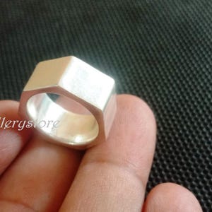 Mutterring, Hexagonbandring, Designerring i unik stil, Sexkantsmutterring i massivt silver, Industriell ring, Texturerad grov ring, Geometrisk ring,