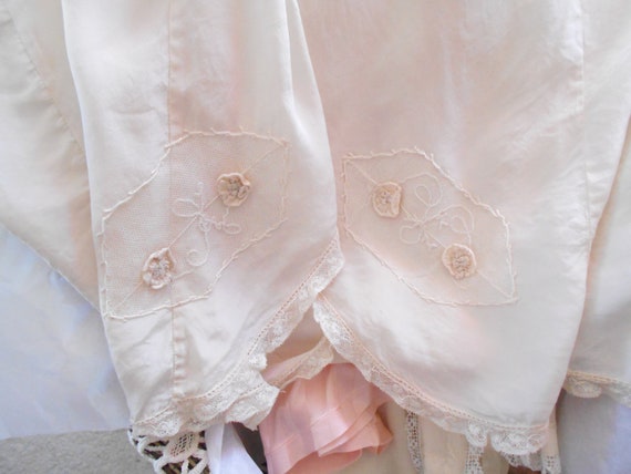 1930's Off White Silk/Embroidered Flowers Tap Pant