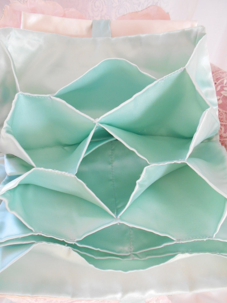 Pretty 1940/'s Pale Pink /& Aqua Satin Jewelry BagHolder with Rose Buds