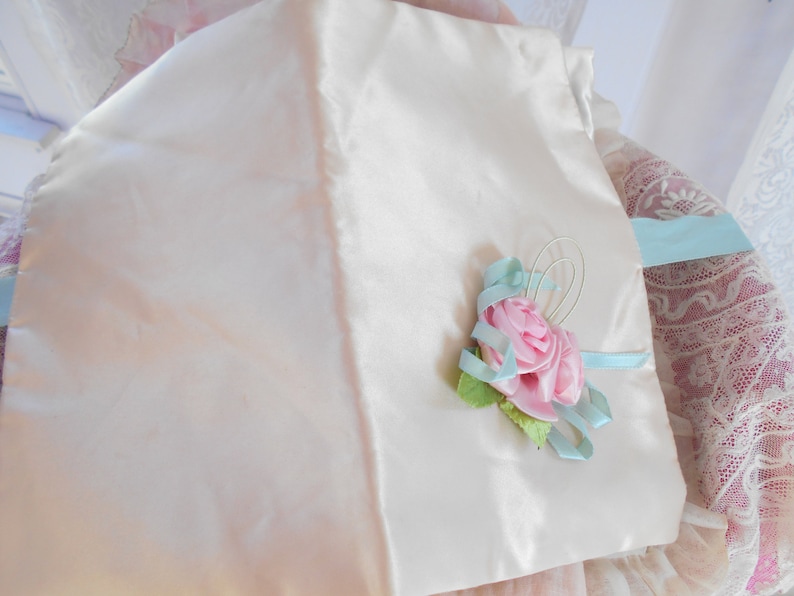 Pretty 1940/'s Pale Pink /& Aqua Satin Jewelry BagHolder with Rose Buds