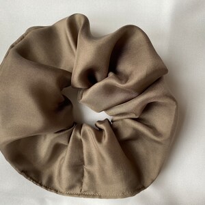 Scrunchie 100% Silk Luxe XXL beige/ taupe - Olympe
