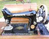 Vintage Singer 15K 1923 Hand Crank Sewing Machine Manual Singer Sewing Machine With Bentwood Carry Case Key