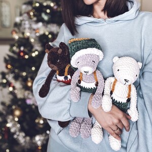 PDF crochet pattern for three cute Christmas elves made of cuddly wool
