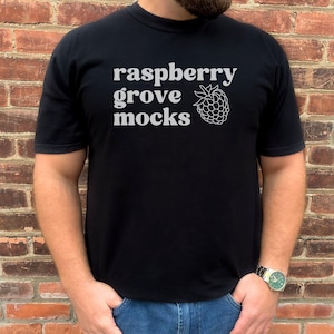 Komfort Farben männliches Modell Mockup Schwarz C1717 Mock-up Herren-T-Shirt Mockup Schwarz Komfort Farben Mockup Außen Mock-up männlich Vatertag Mockup