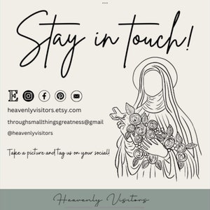 Puede incluir: Gr&aacute;fico con el texto "Stay in touch!" en fuente cursiva, junto con iconos de redes sociales e informaci&oacute;n de contacto. Tambi&eacute;n hay un dibujo lineal de una figura sosteniendo flores. Se incluye el nombre de la tienda Etsy y el correo electr&oacute;nico.