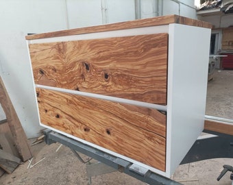 Mueble de baño lacado más madera de olivo