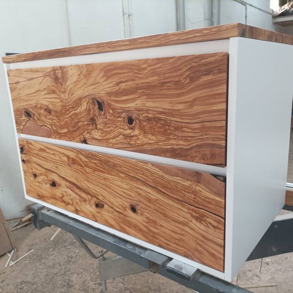 Mueble de baño lacado más madera de olivo