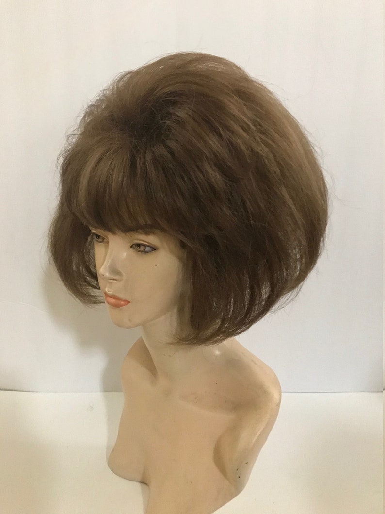 60s Hairstyles for Women and Teens     60s Supremes Bubble Hairstyle $50.00 AT vintagedancer.com