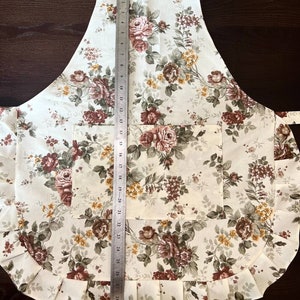 Roses  waterproof apron, roses girls apron, roses apron girl,