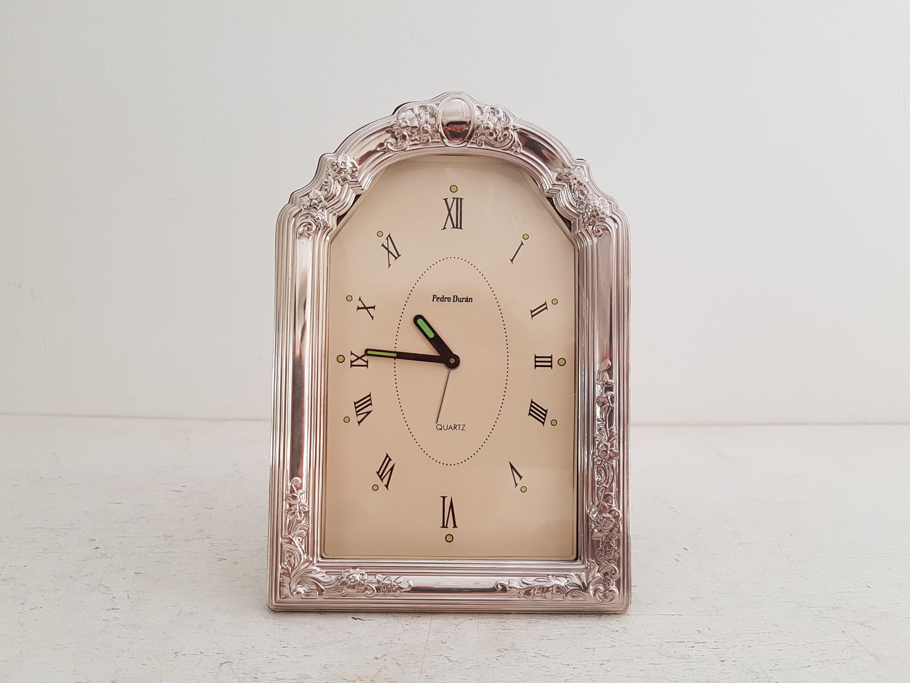 Mesa vintage reloj plateado Pedro Durán Cuerpo rectangular Art