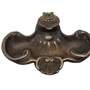 Vintage bronze/brass ink bottle. Ashtray with lid.