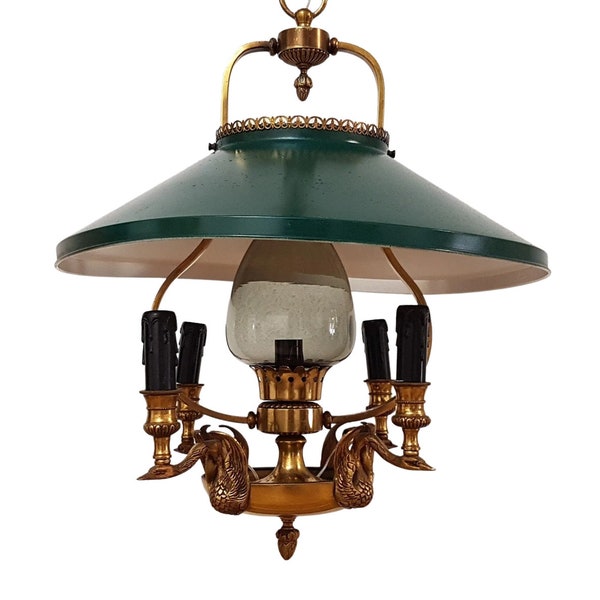 Grande lampadario vintage in bronzo con paralume in metallo verde. Figurine di cigni. Lampadario per 5 lampadine. Testato e funzionante.