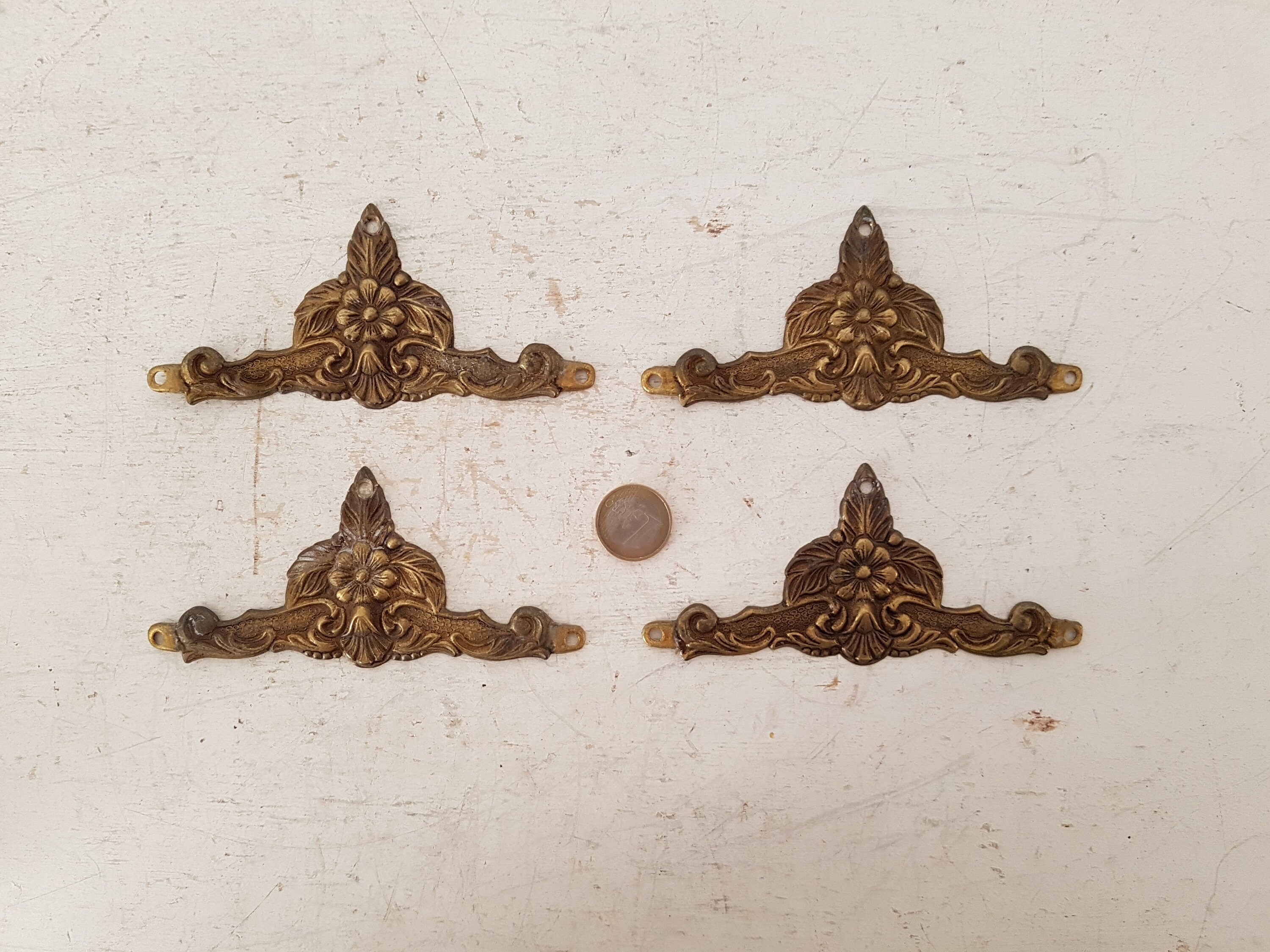 家具や鏡用の 4 つの金属製装飾品。ファサードの装飾。 - Etsy 日本