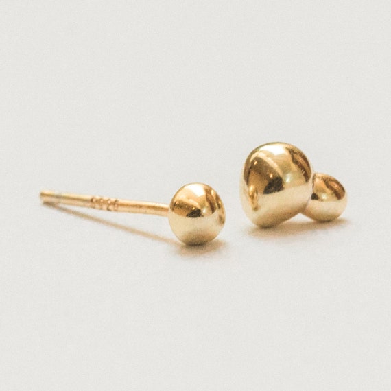 Mismatched Dot Stud Earrings Mismatched Dot Stud Earrings