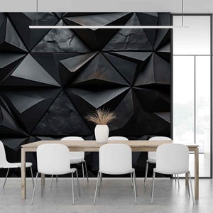 Könnte beinhalten: Ein Esszimmer mit einer schwarz-weißen geometrischen Tapete, einem Holztisch mit sechs weißen Stühlen und einem großen Fenster.