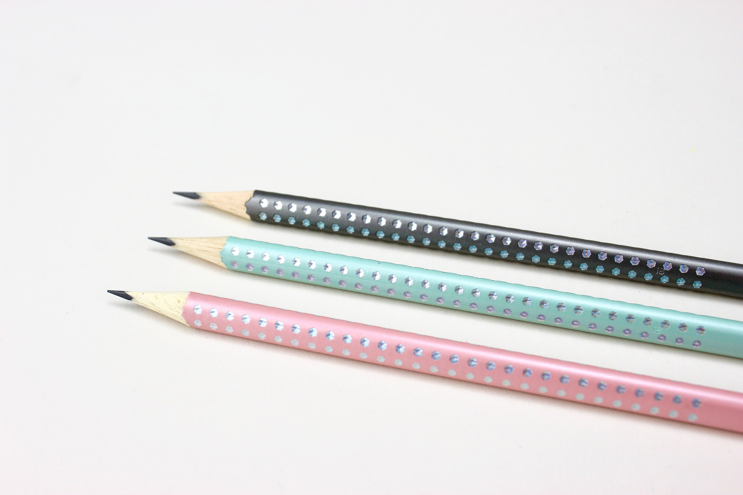 Faber-Castell 218480 mit Radierer und Spitzer rose / dapple grey zwei Bleistifte Mine B Bleistiftset Sparkle Faber-Castell 218480 mit Radierer und Spitzer rose / dapple grey zwei Bleistifte Mine B Bleistiftset Sparkle