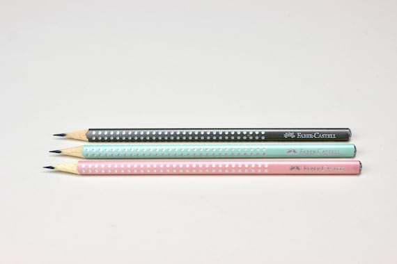 Bleistiftset Sparkle rose / dapple grey Faber-Castell 218480 mit Radierer und Spitzer zwei Bleistifte Mine B Bleistiftset Sparkle rose / dapple grey Faber-Castell 218480 mit Radierer und Spitzer zwei Bleistifte Mine B