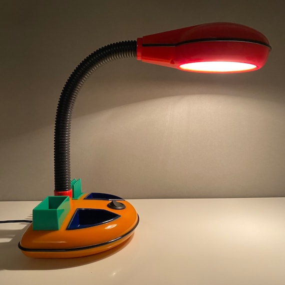 Lampada da scrivania vintage anni '90, lampada da tavolo, camera dei bambini,  lampada da ufficio, colori primari, utensilo -  Italia